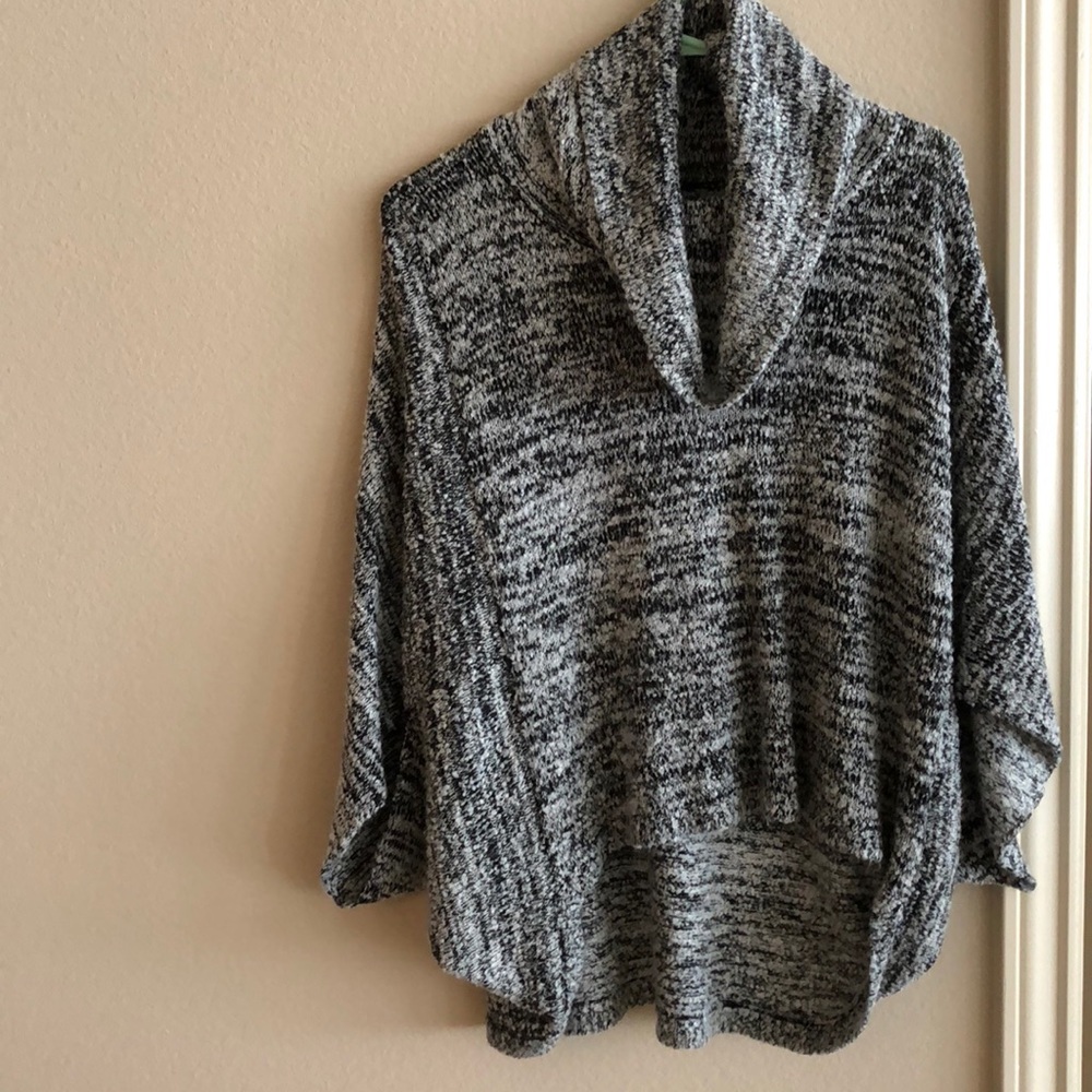 Grey and white fleece pullover sweater